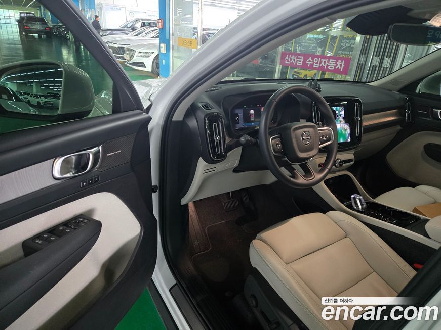 Volvo XC40 2025