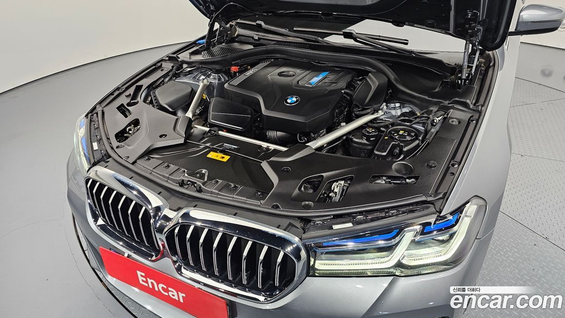 BMW 5-Series 2023