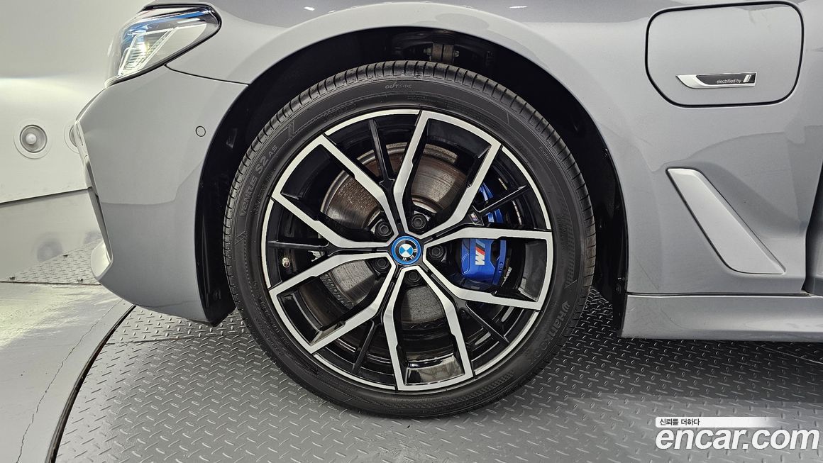 BMW 5-Series 2023