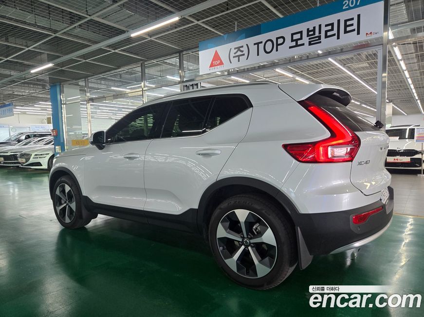 Volvo XC40 2025