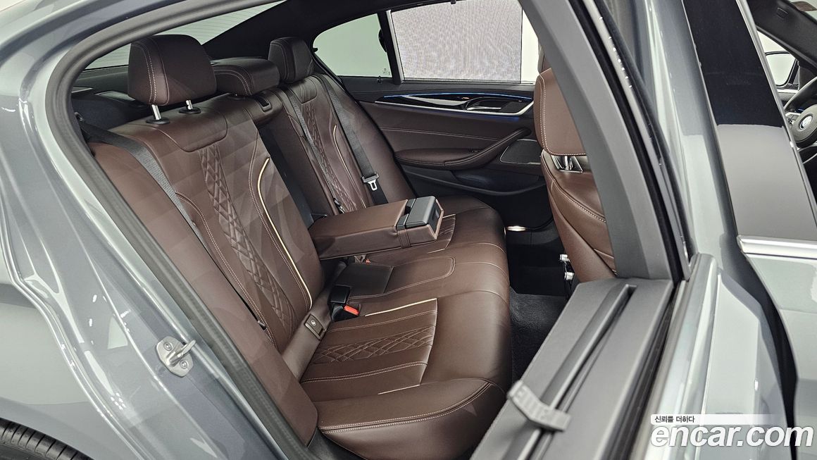 BMW 5-Series 2023
