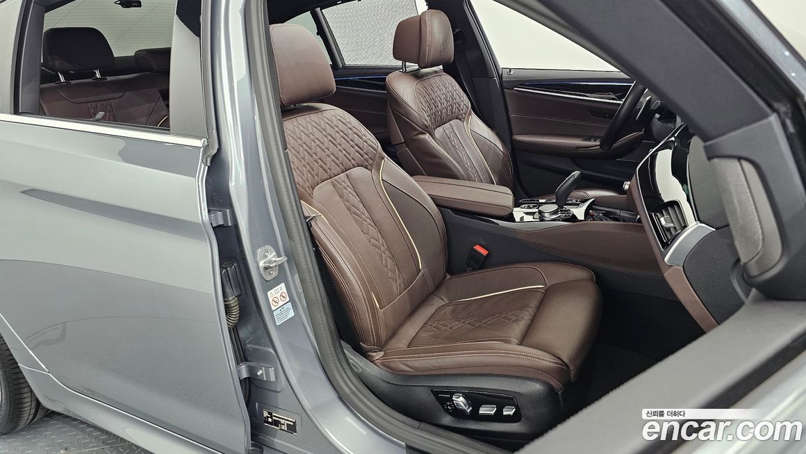 BMW 5-Series 2023