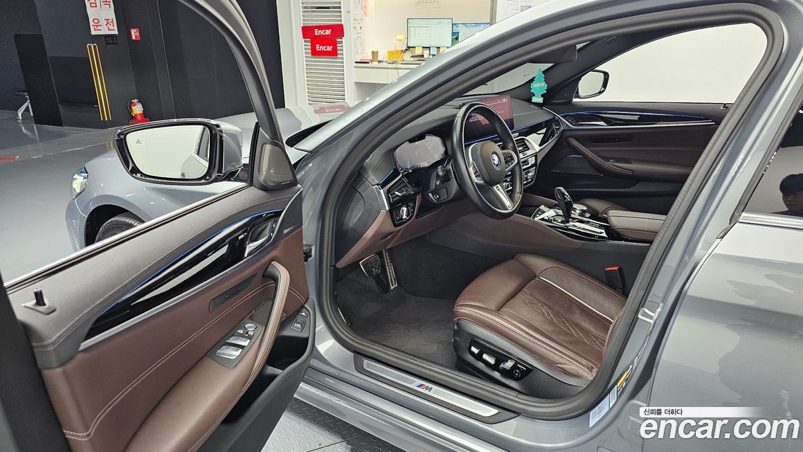 BMW 5-Series 2023