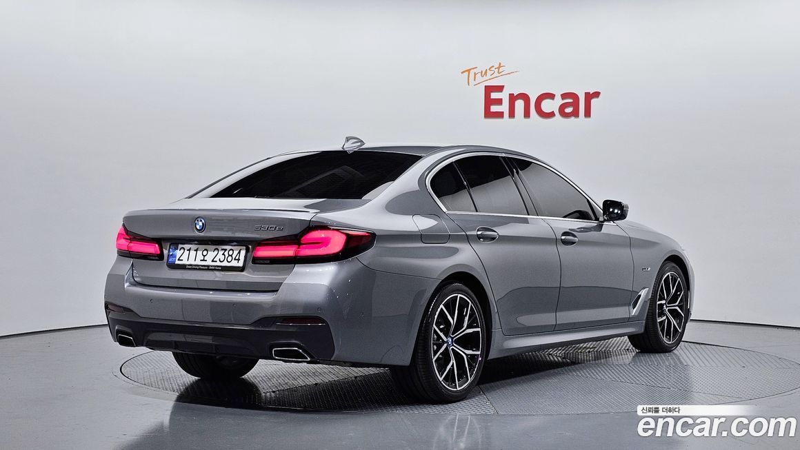 BMW 5-Series 2023
