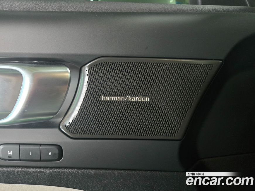 Volvo XC40 2025