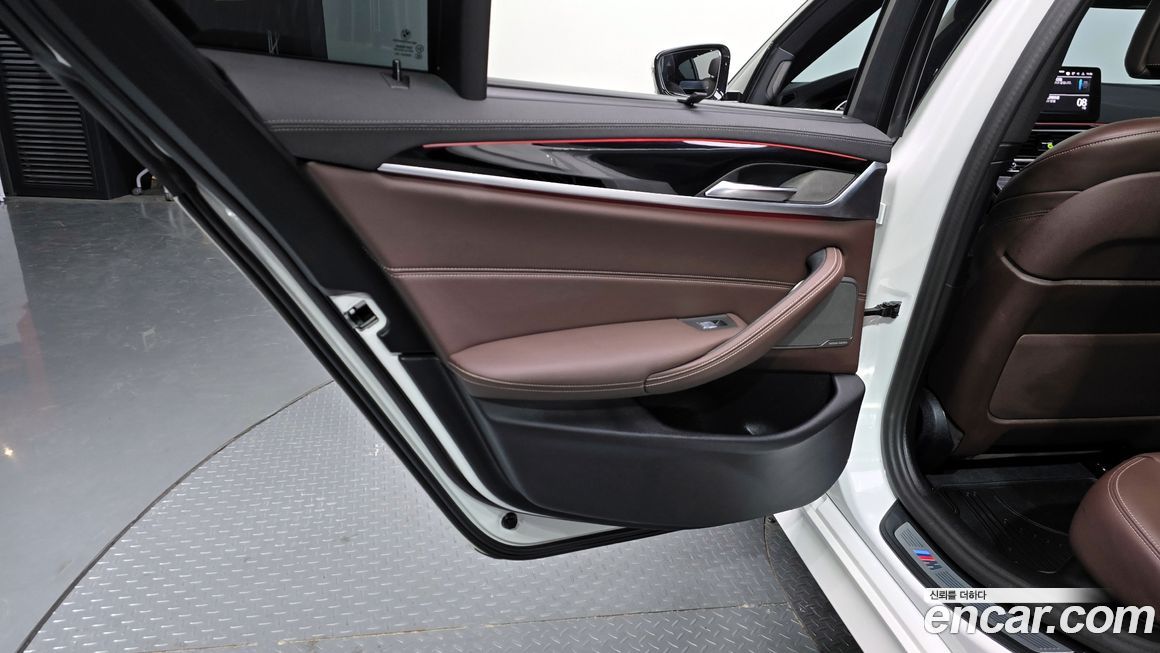 BMW 5-Series 2023