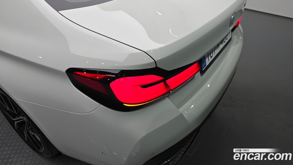 BMW 5-Series 2023