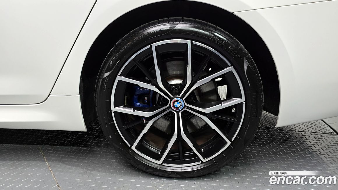 BMW 5-Series 2023