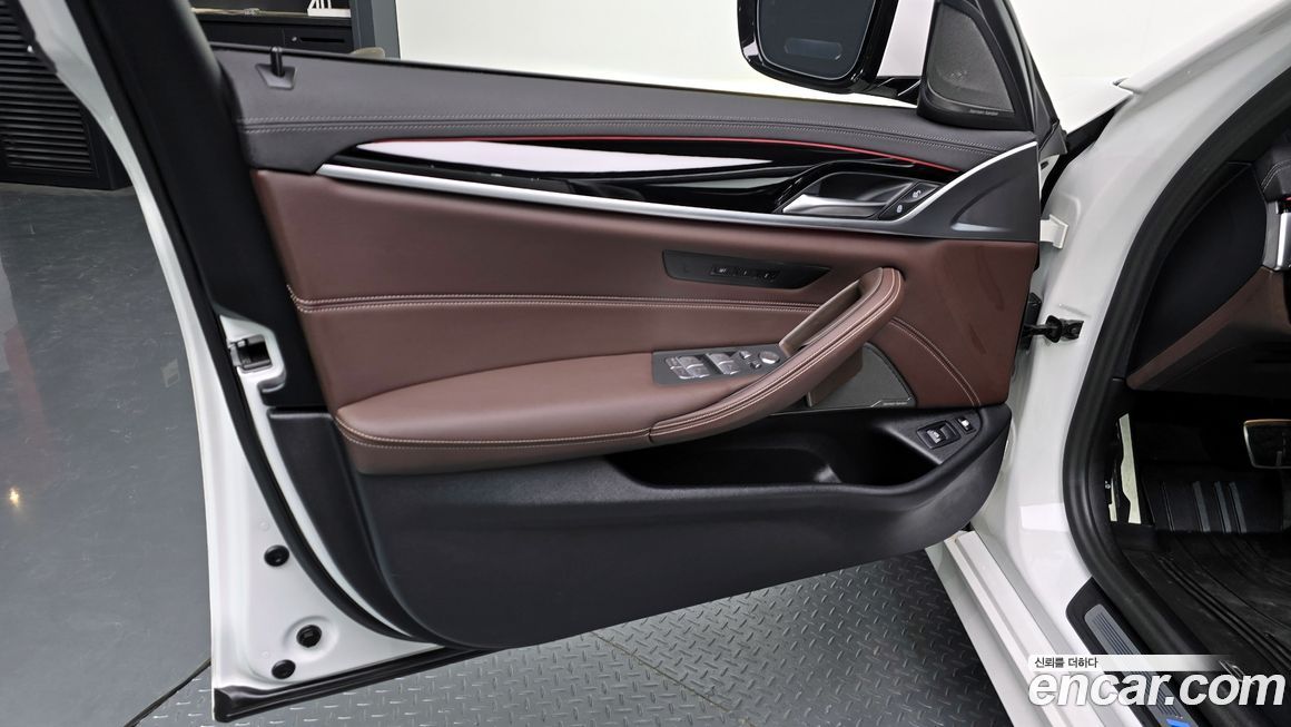 BMW 5-Series 2023