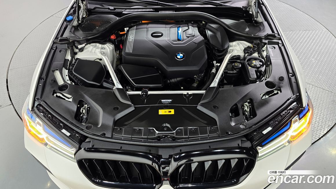 BMW 5-Series 2023