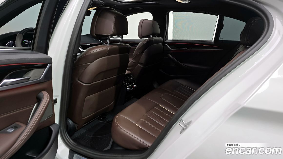 BMW 5-Series 2023