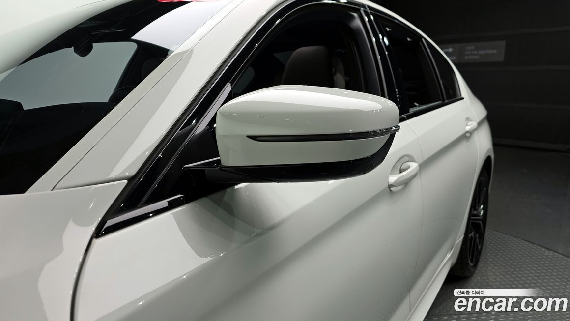 BMW 5-Series 2023