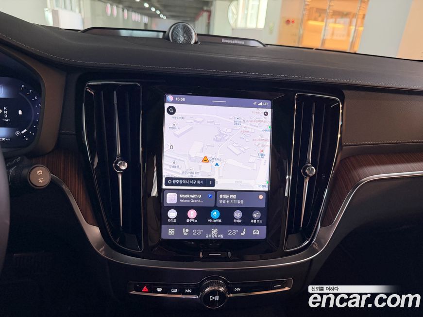 Volvo V60 2025