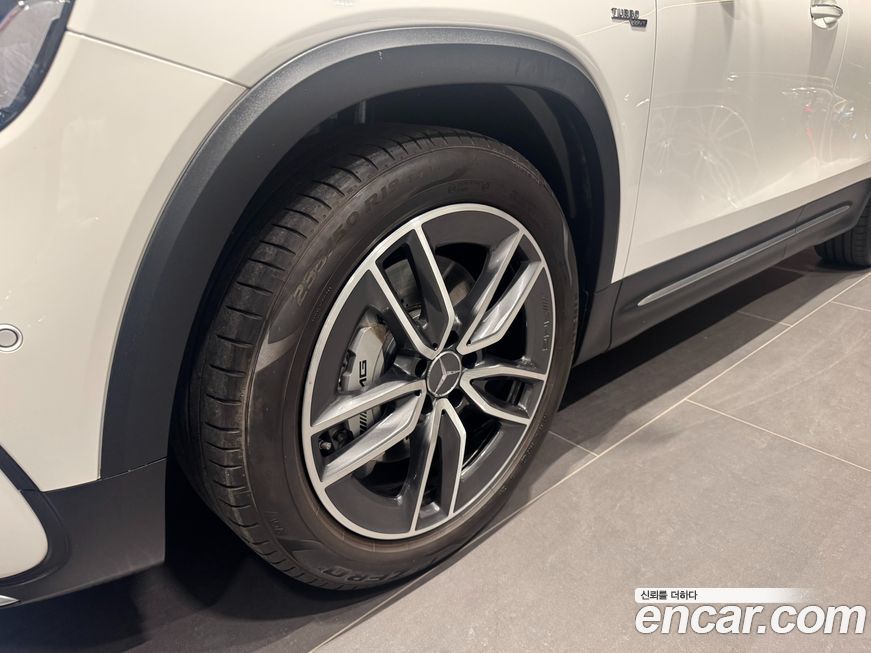 Mercedes-Benz GLB-Class 2024