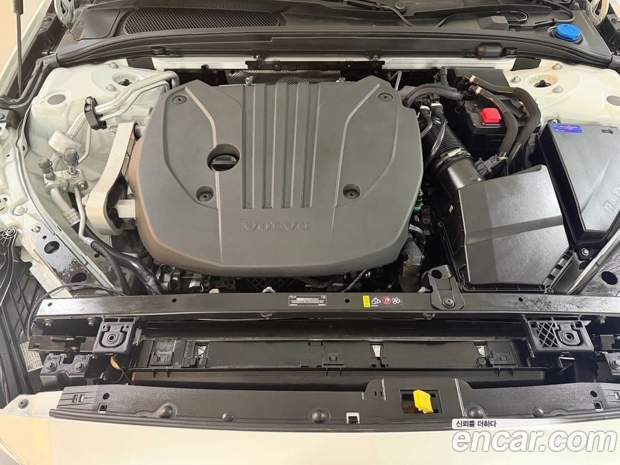 Volvo V60 2025