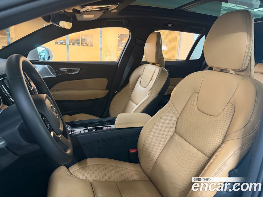 Volvo V60 2025