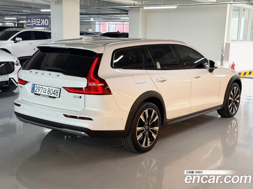 Volvo V60 2025