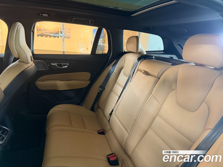 Volvo V60 2025