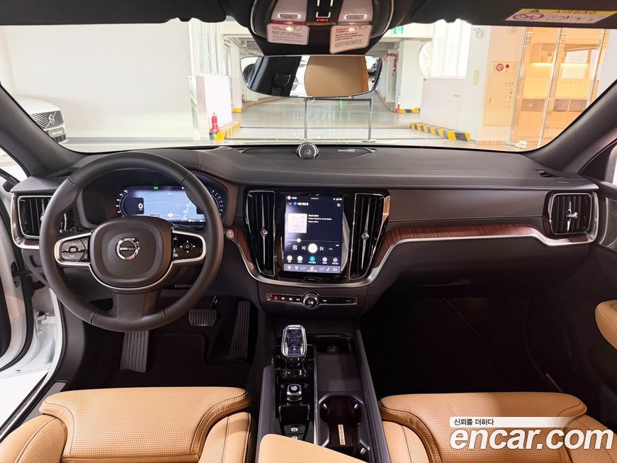 Volvo V60 2025