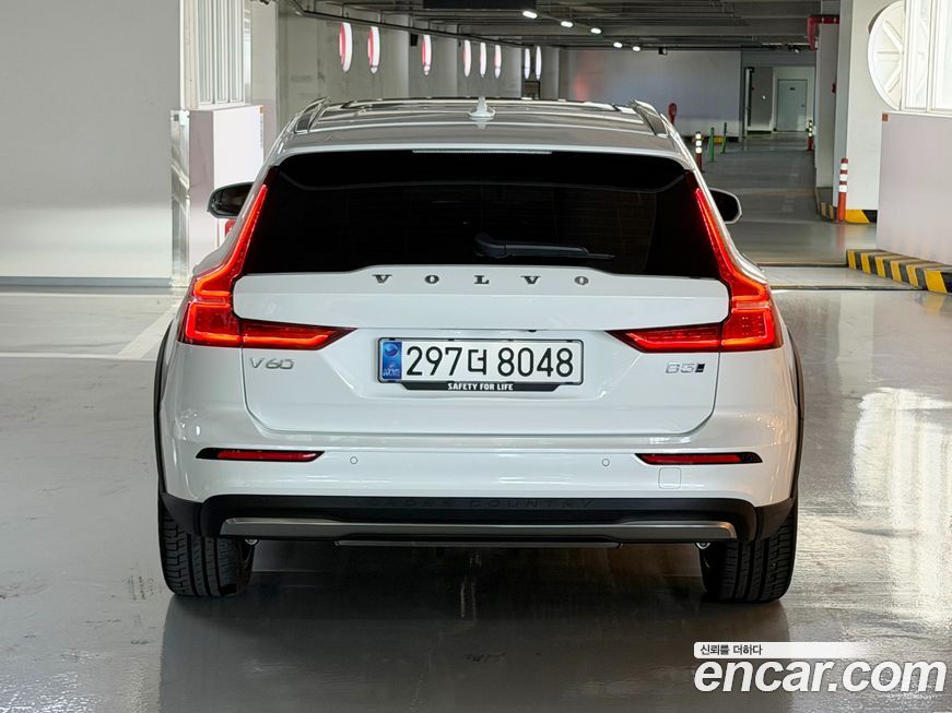 Volvo V60 2025