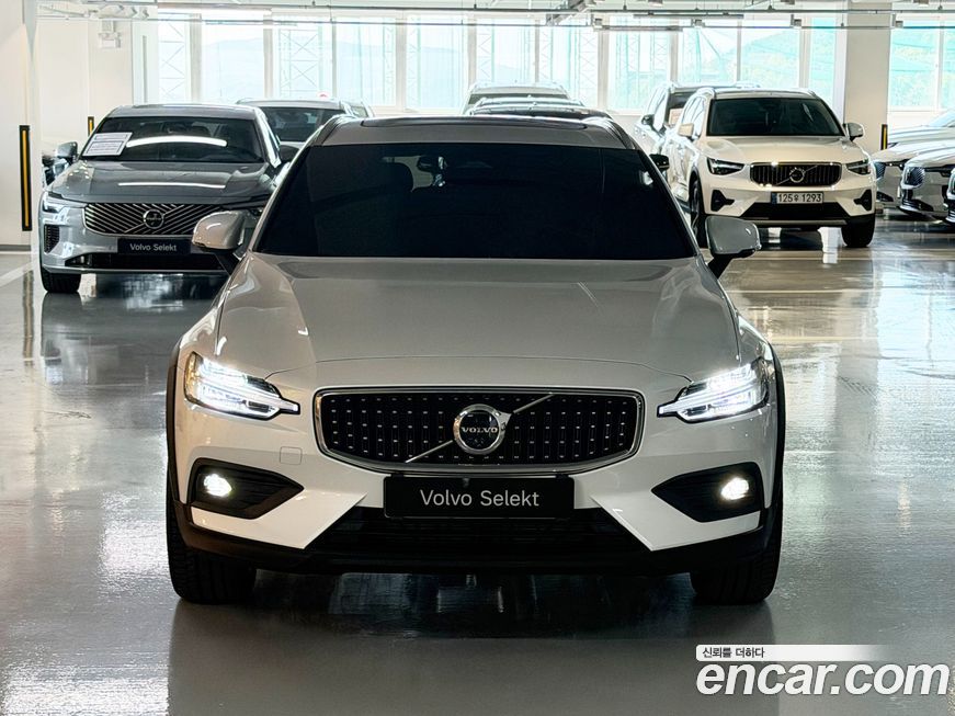 Volvo V60 2025