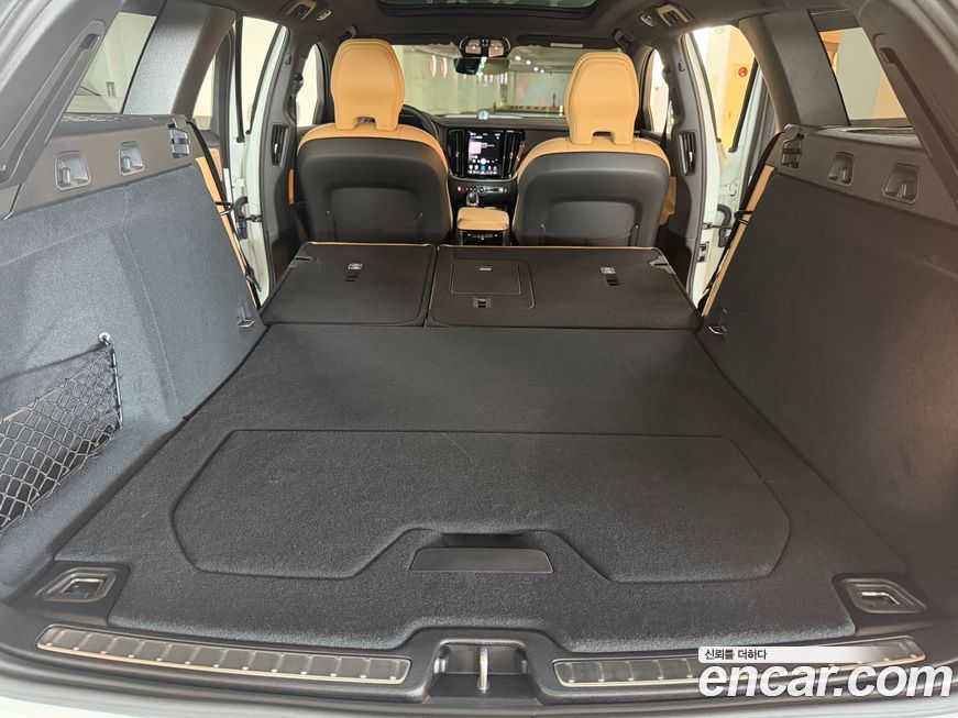 Volvo V60 2025