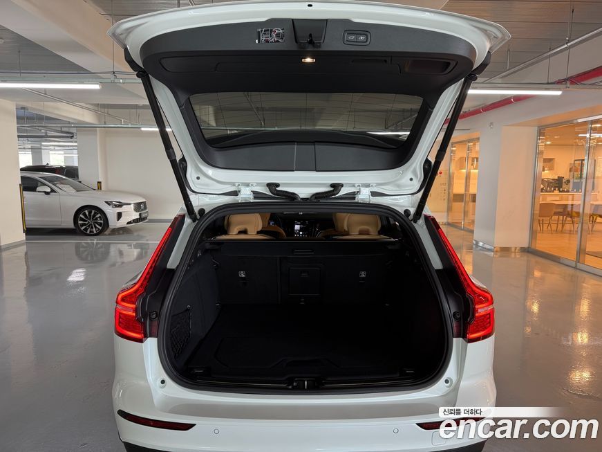 Volvo V60 2025
