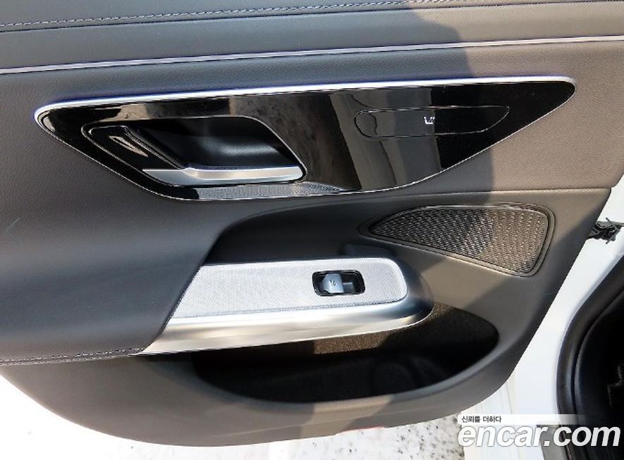 Mercedes-Benz E-Class 2024