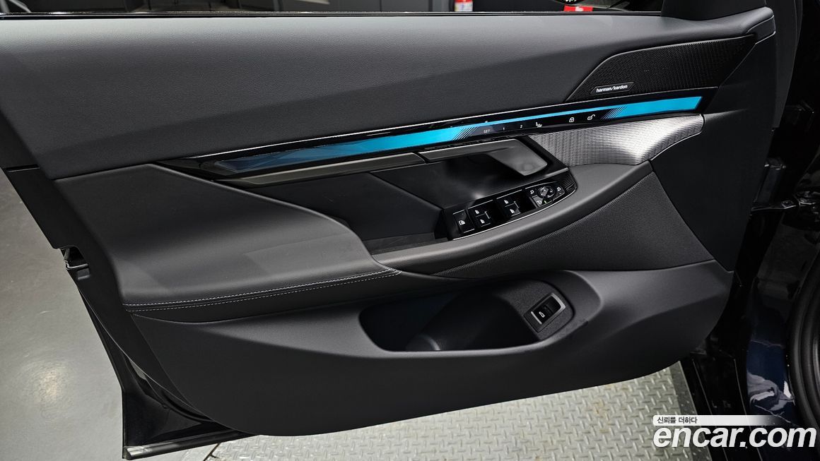 BMW 5-Series 2025
