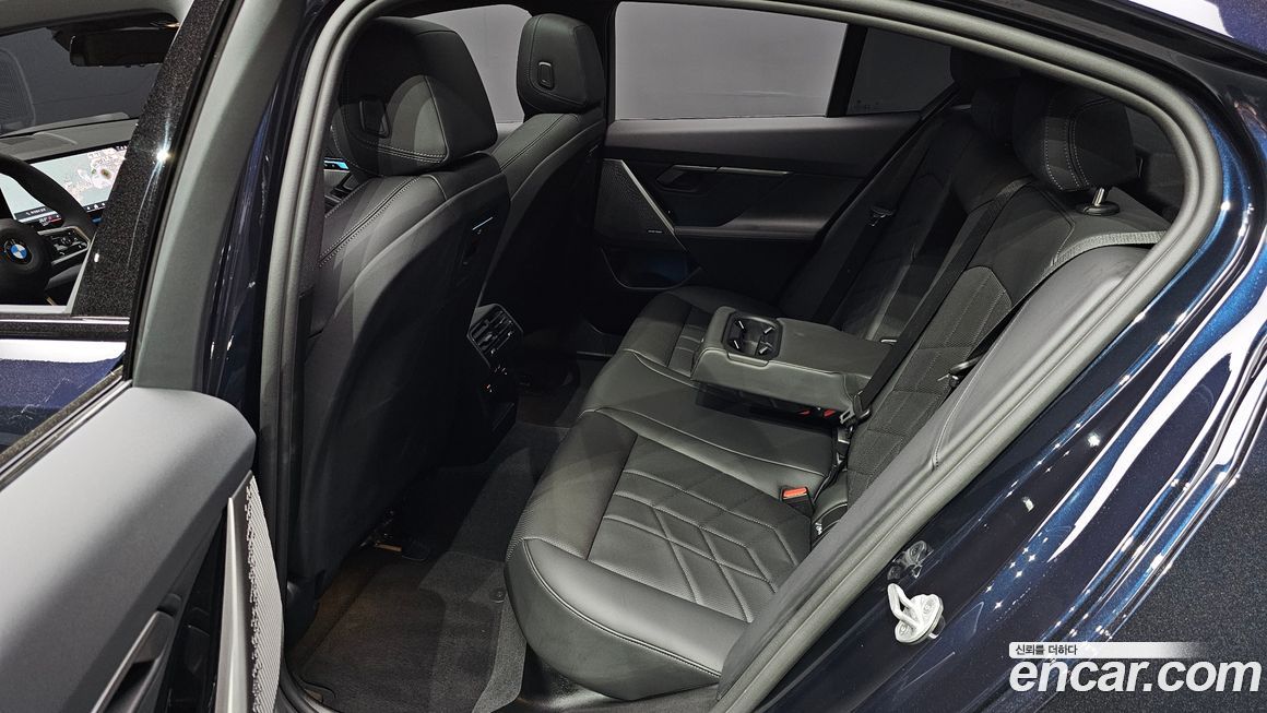 BMW 5-Series 2025