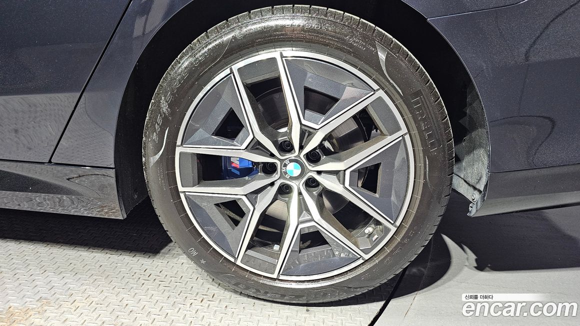 BMW 5-Series 2025