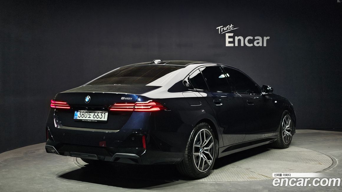 BMW 5-Series 2025