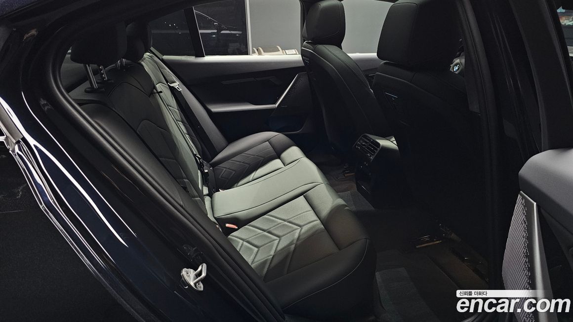 BMW 5-Series 2025