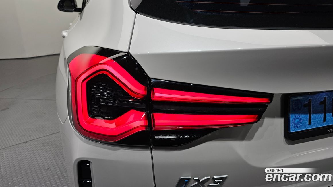 BMW iX3 2025