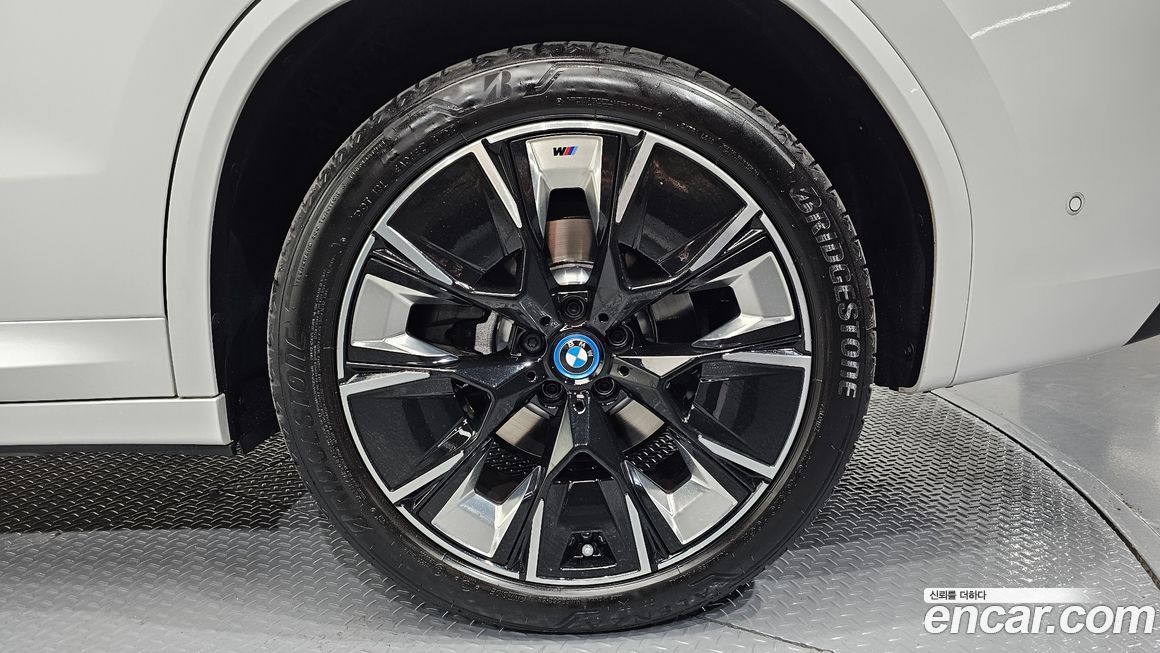 BMW iX3 2025