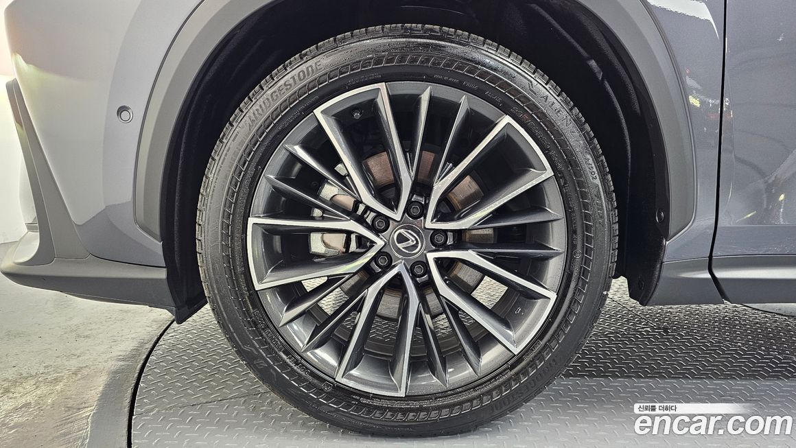Lexus NX 2025