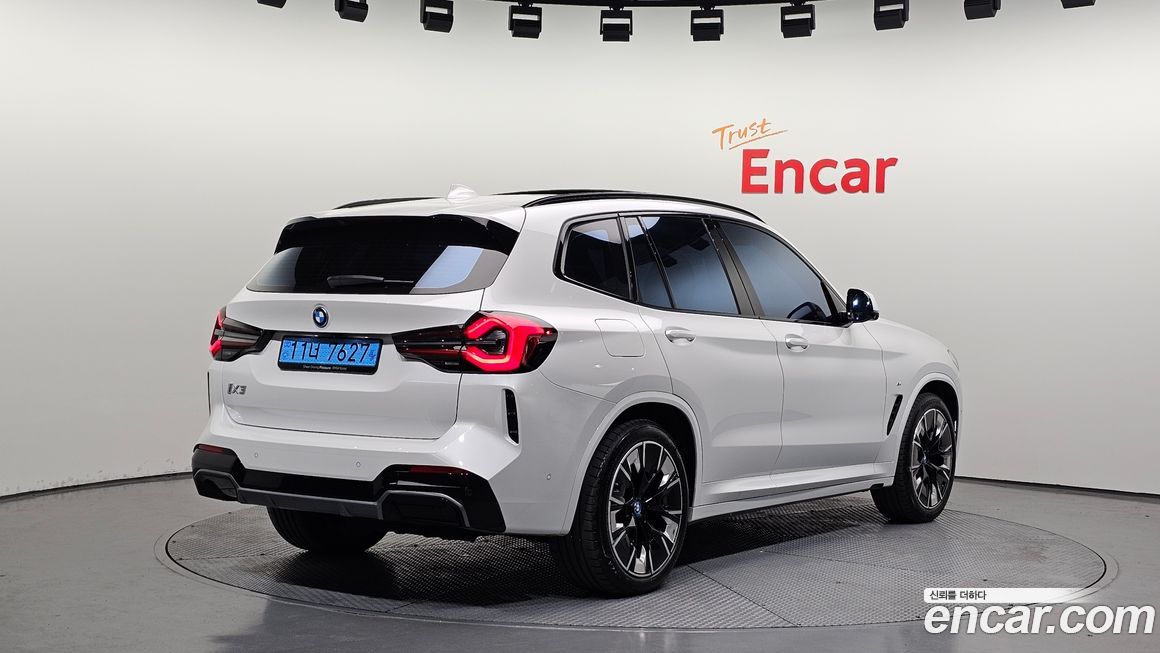 BMW iX3 2025