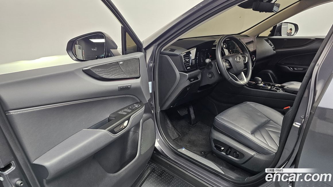 Lexus NX 2025