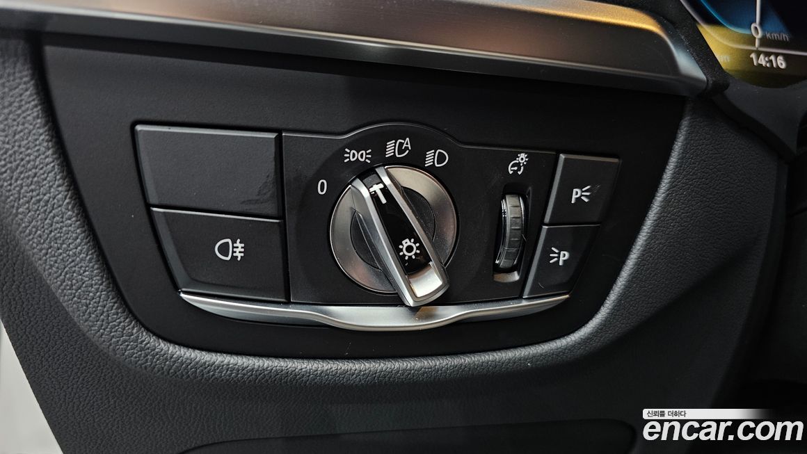 BMW iX3 2025