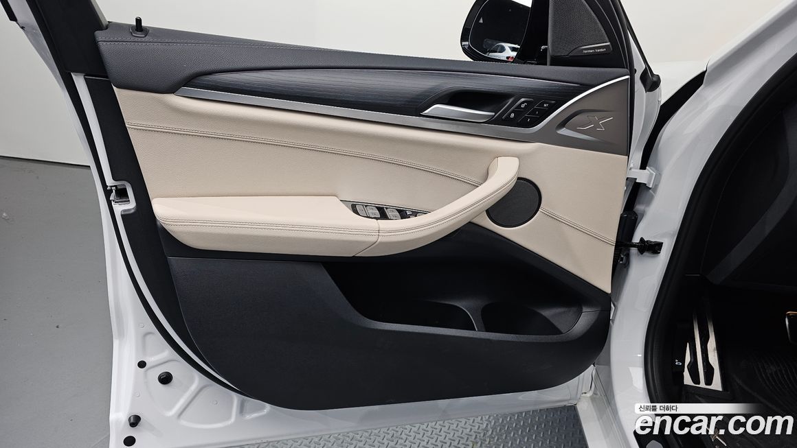 BMW iX3 2025
