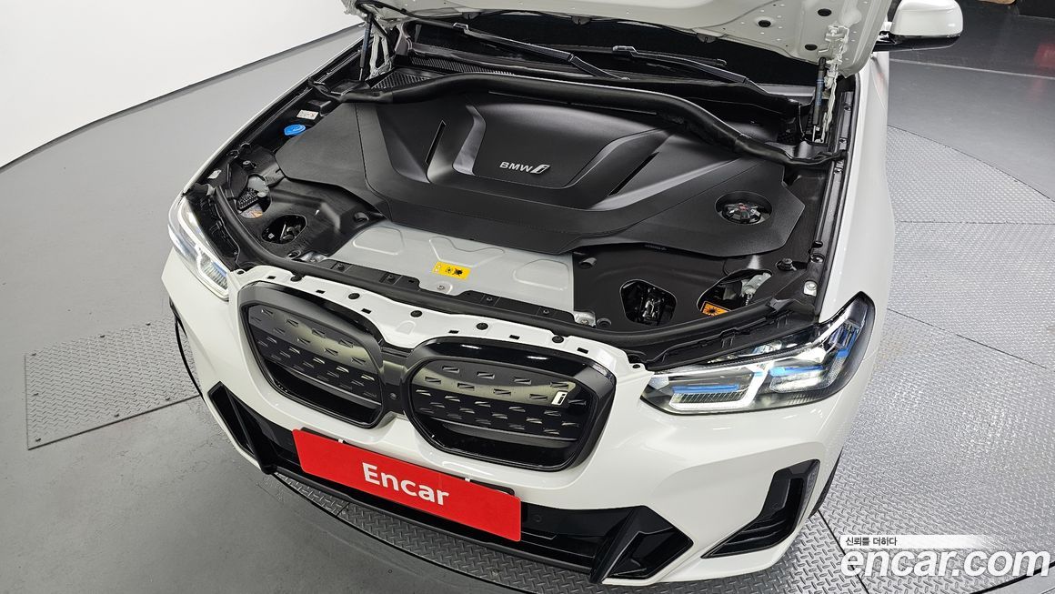 BMW iX3 2025