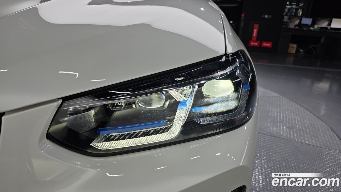 BMW iX3 2025