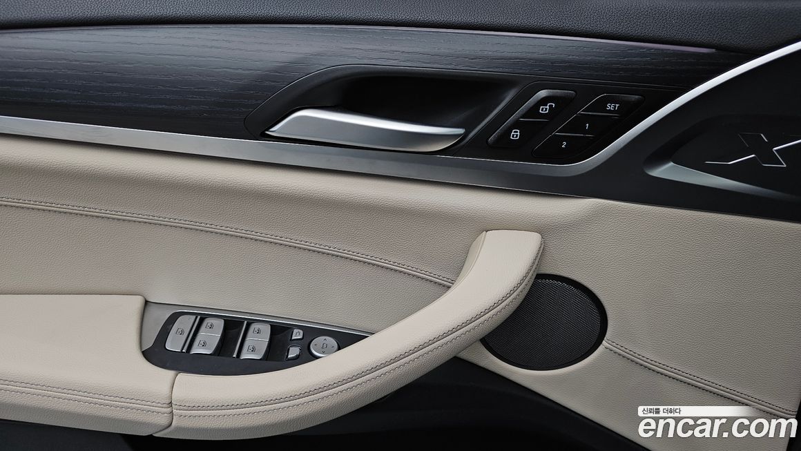 BMW iX3 2025