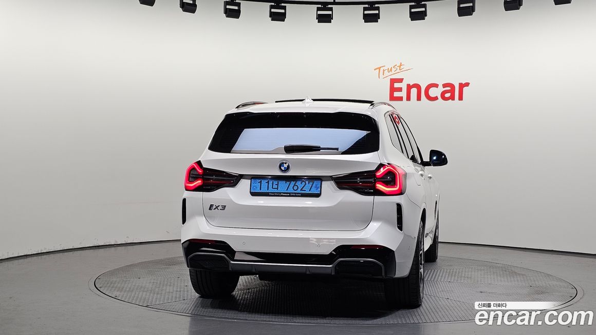 BMW iX3 2025