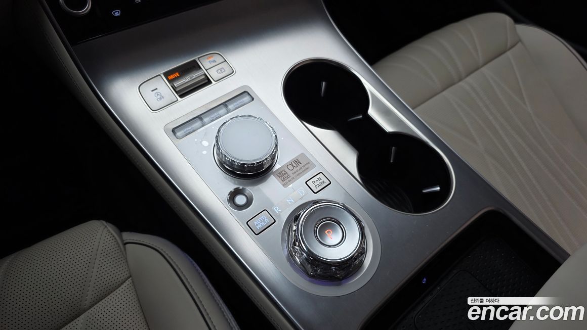Genesis GV70 2025