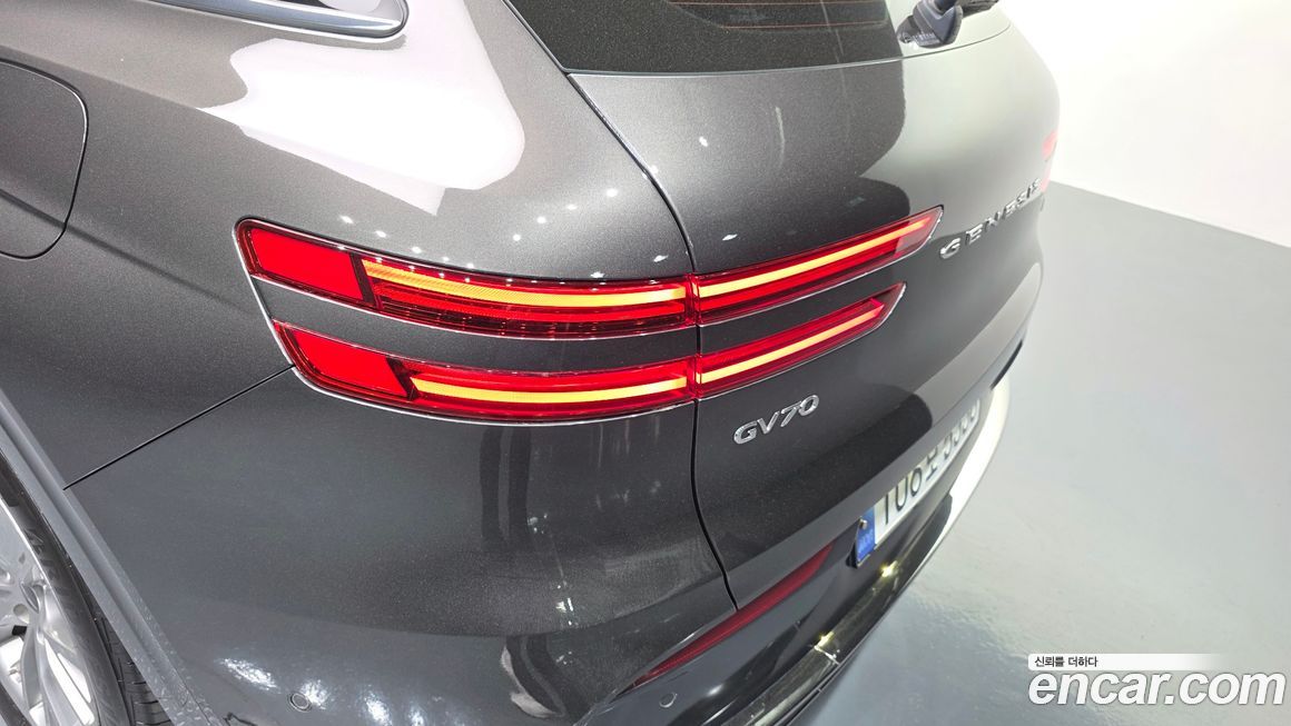 Genesis GV70 2025