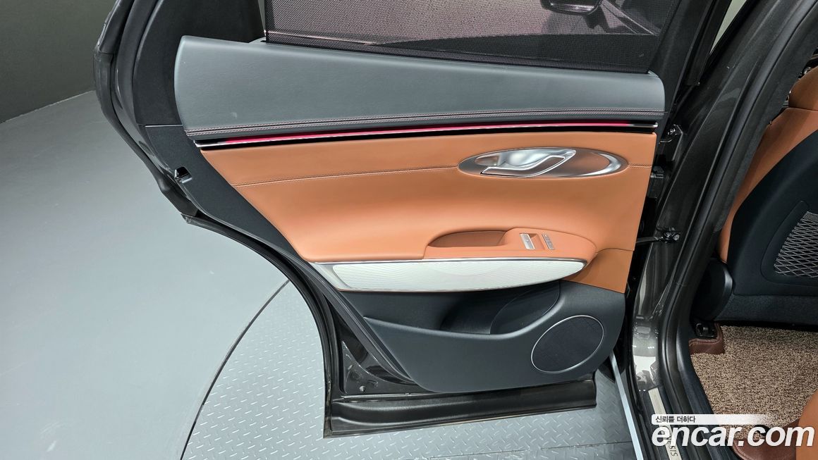 Genesis GV70 2025