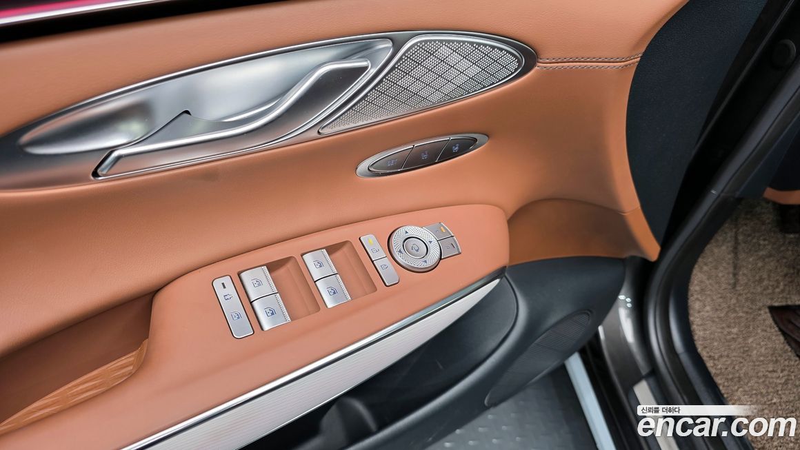Genesis GV70 2025