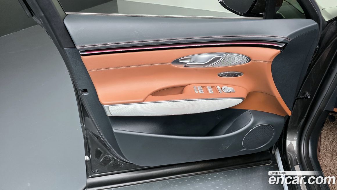Genesis GV70 2025