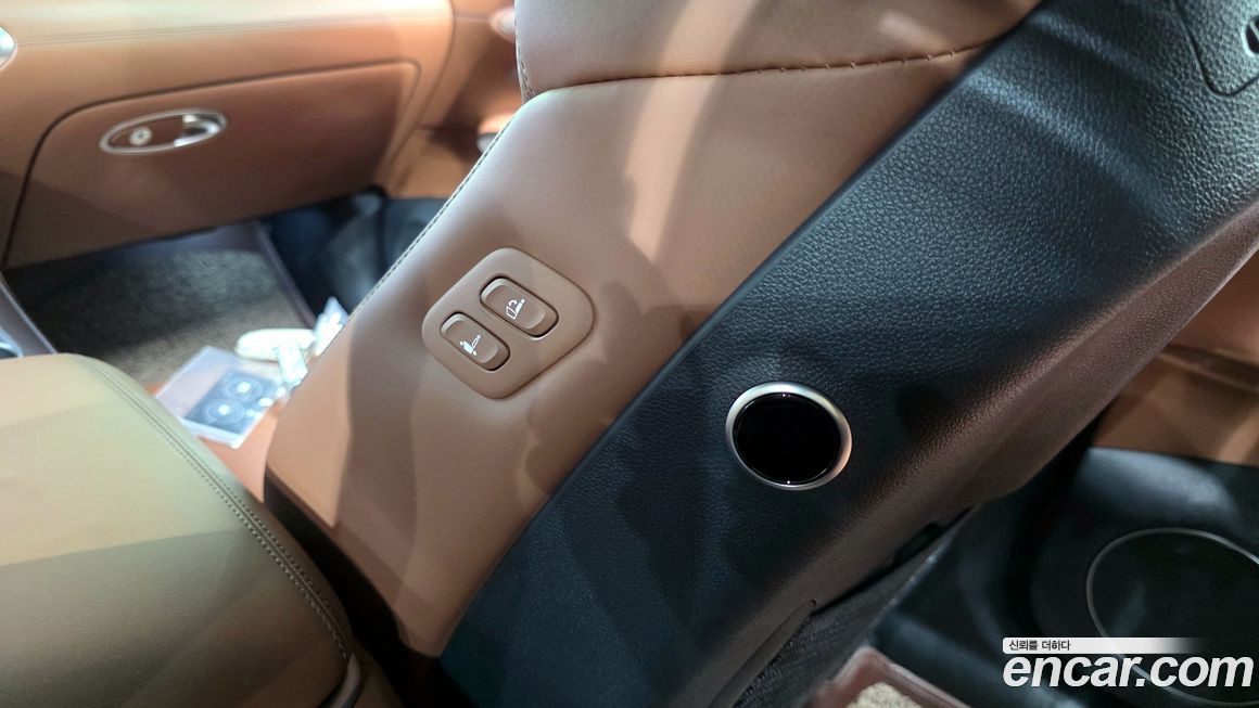 Genesis GV70 2025